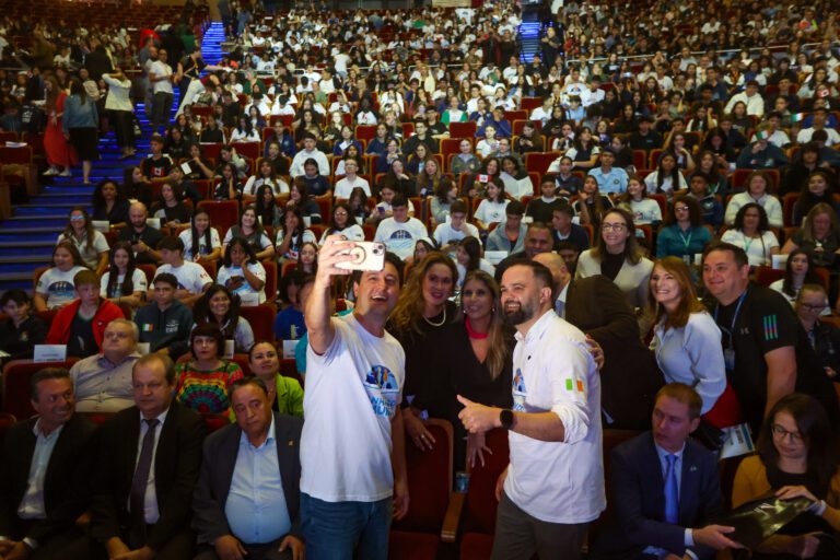 Ganhando o mundo: 1,3 mil alunos do Paraná se preparam para o maior programa de intercâmbio do Brasil