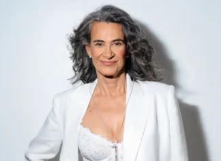 Simone rejuvenesce seu clássico natalino com nova tática