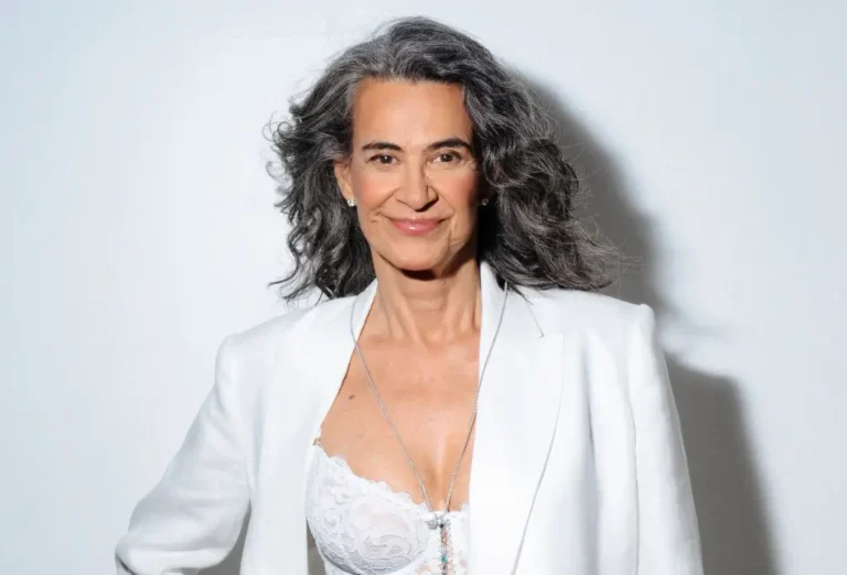 Simone rejuvenesce seu clássico natalino com nova tática