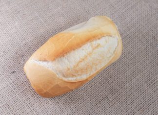 Vítima só queria comprar pães, mas ficou sem a moto