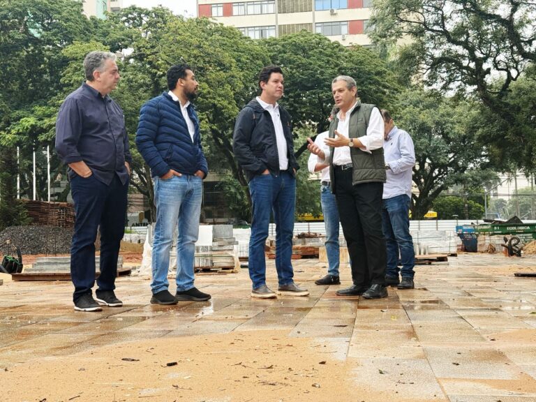 Deputado Adriano José e Secretário de Estado das Cidades Guto Silva cumprem agenda pela AMUSEP e COMCAM