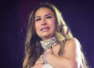 Simone Mendes se emociona em show após enfrentar problemas na voz