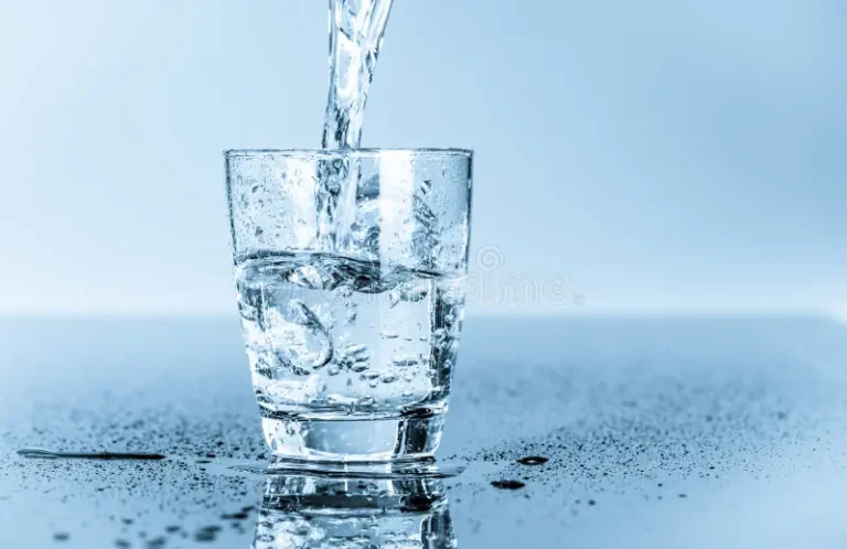 A Importância da Hidratação: Por Que Beber Água Vai Muito Além de Matar a Sede.